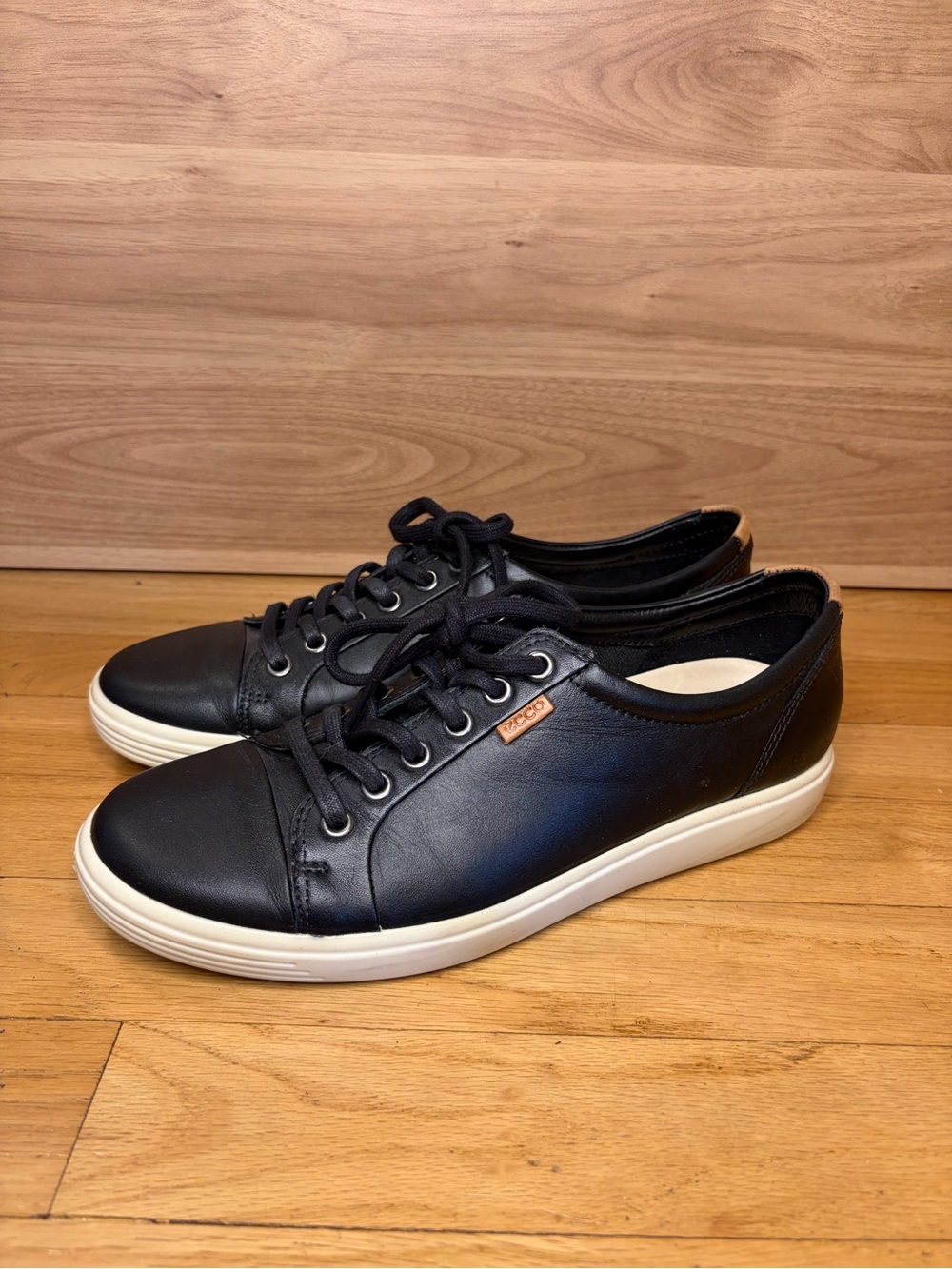 Ecco Soft 7 Leather Women's Sneakers in Black - Size 9